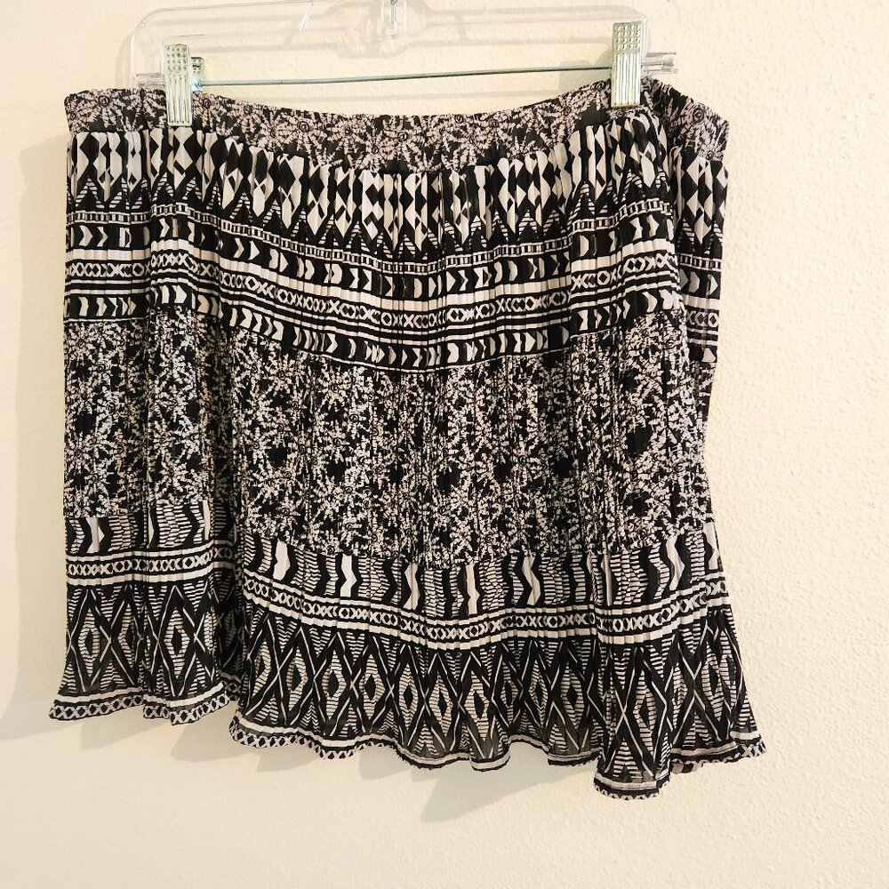 American Rag pleated black/white mini skirt sz Large